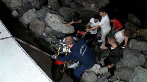 İstanbul'da sahilde kayalıklara düşen kişi yaralandı - Son Dakika Haberleri